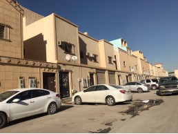 العديد من المراكز التجارية 